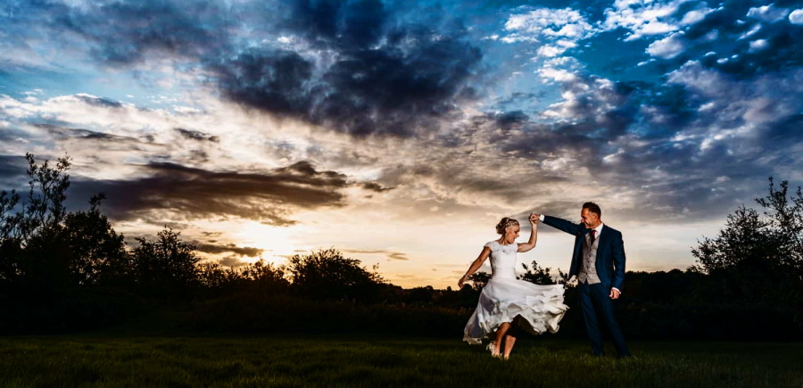 poses-groom-for-wedding-photos